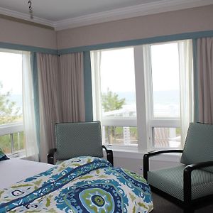 Luxury Queen Suite